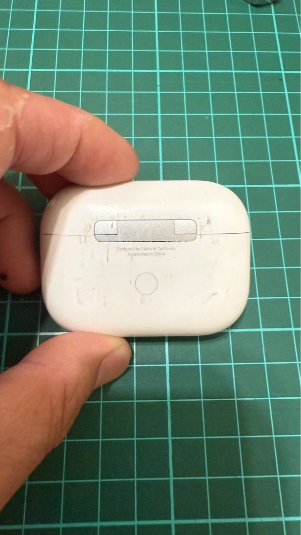 由 shawnyue (刊登 ID 1374645853，圖片 3) 提交，位於 新北市 (New Taipei) 的 AirPods Pro 充電盒 充電倉 (類別：耳機)，說明：2020年版本 A2190 代碼 ELKKT 商品已測試沒問題👌。