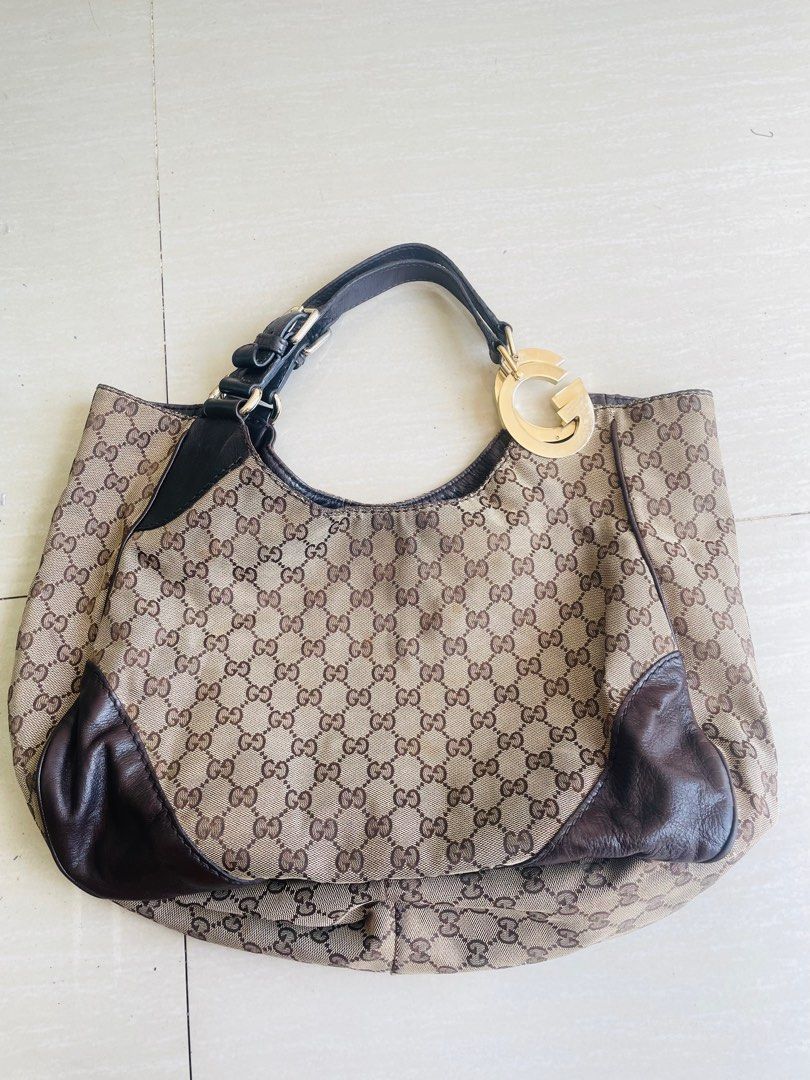 Authentic Gucci tote (Category: Luxury Bags & Wallets) located in Mambajao. Submitted by ckali (Listing ID 1374537242, Image 1). Description: Normal sign of use wala naman major issue.