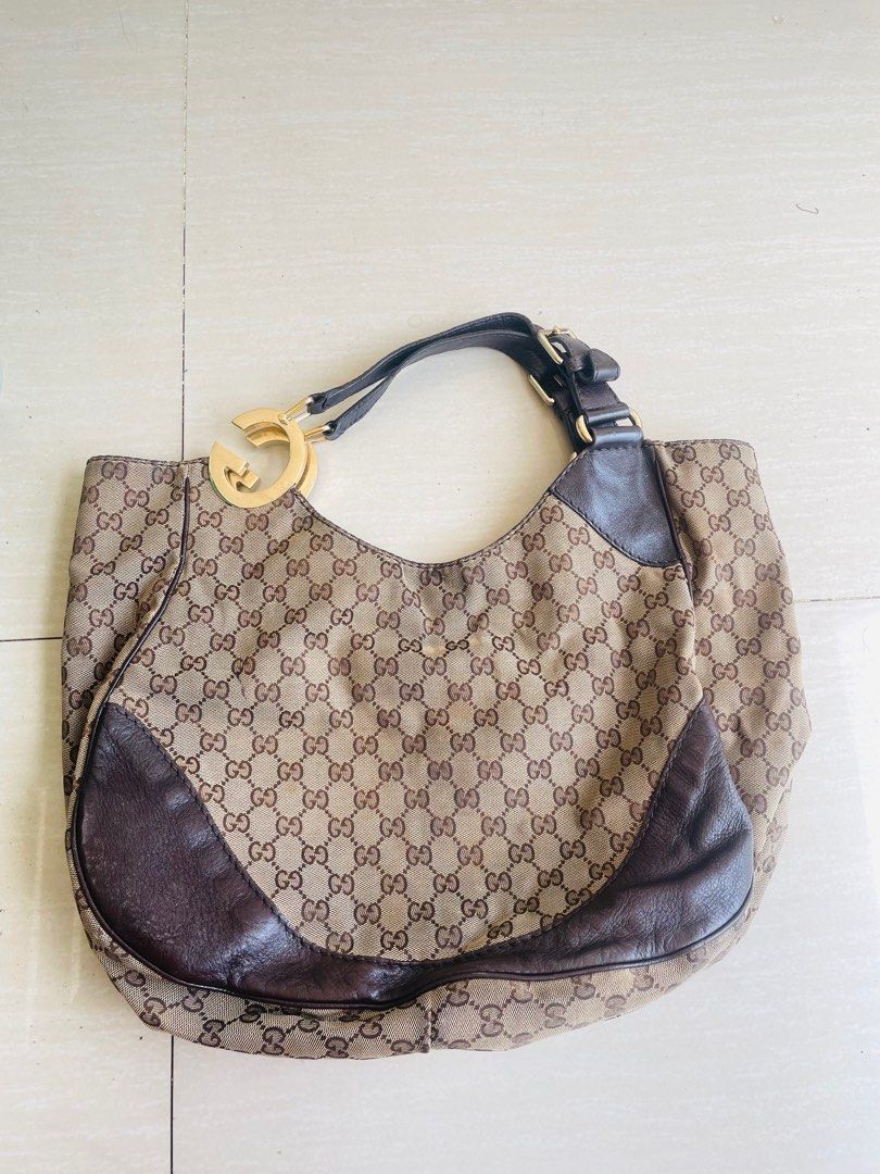 Authentic Gucci tote (Category: Luxury Bags & Wallets) located in Mambajao. Submitted by ckali (Listing ID 1374537242, Image 2). Description: Normal sign of use wala naman major issue.