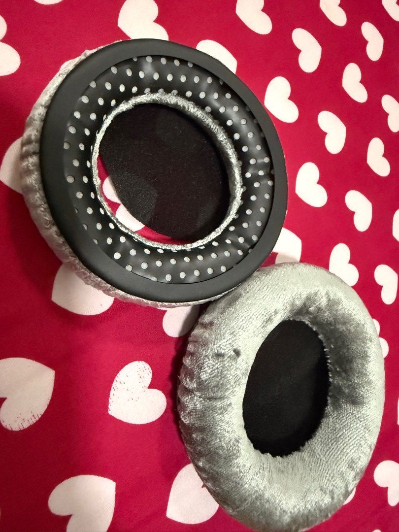 Beyerdynamic DT770 pro replacement earpads (Category: Headphones & Headsets) located in Singapore. Submitted by amazinggooddeals (Listing ID 1374615746, Image 1). Description: Brand new. Ideal for Dt770 models Self collect at Simsville .