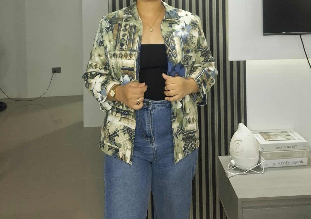 Blazer Coat for women (Size Large) (Category: Coats, Jackets and Outerwear) located in Manila. Submitted by c.marga20 (Listing ID 1374596106, Image 2). Description: Brand: Alfred Dunner Color: Floral Size: Large (Measurements) Bust: 40 inches Length: 27 inches Shoulder width: 15.5 inches Sleeve length: 19 inches Arm hole: 18 inches Sleeve hole: 13.5 inches.