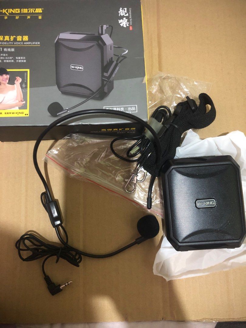 BRANDNEW MICROPHONE LAPEL WITH SPEAKER (Category: Microphones) located in Las Pinas. Submitted by yeahlee (Listing ID 1374612164, Image 3). Description: NEVER BEEN USE INCLUSIONS: MIC SPEAKER STRAP CHARGER BOX MANUAL.