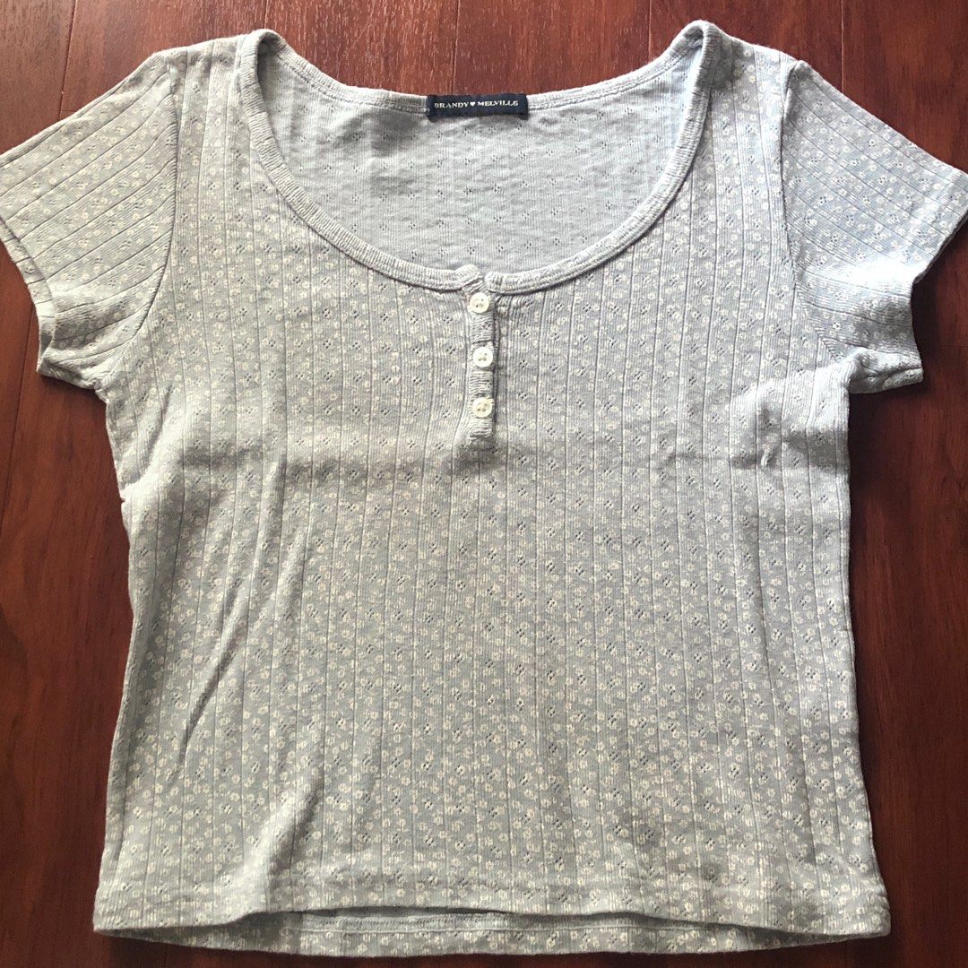 Brandy Melville floral print baby blue top, 女裝, 上衣, T-shirt - Carousell