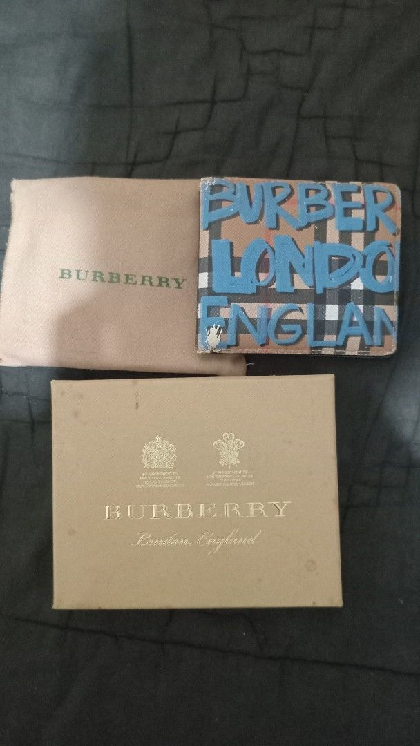 bifold wallets burberry wallet graffiti