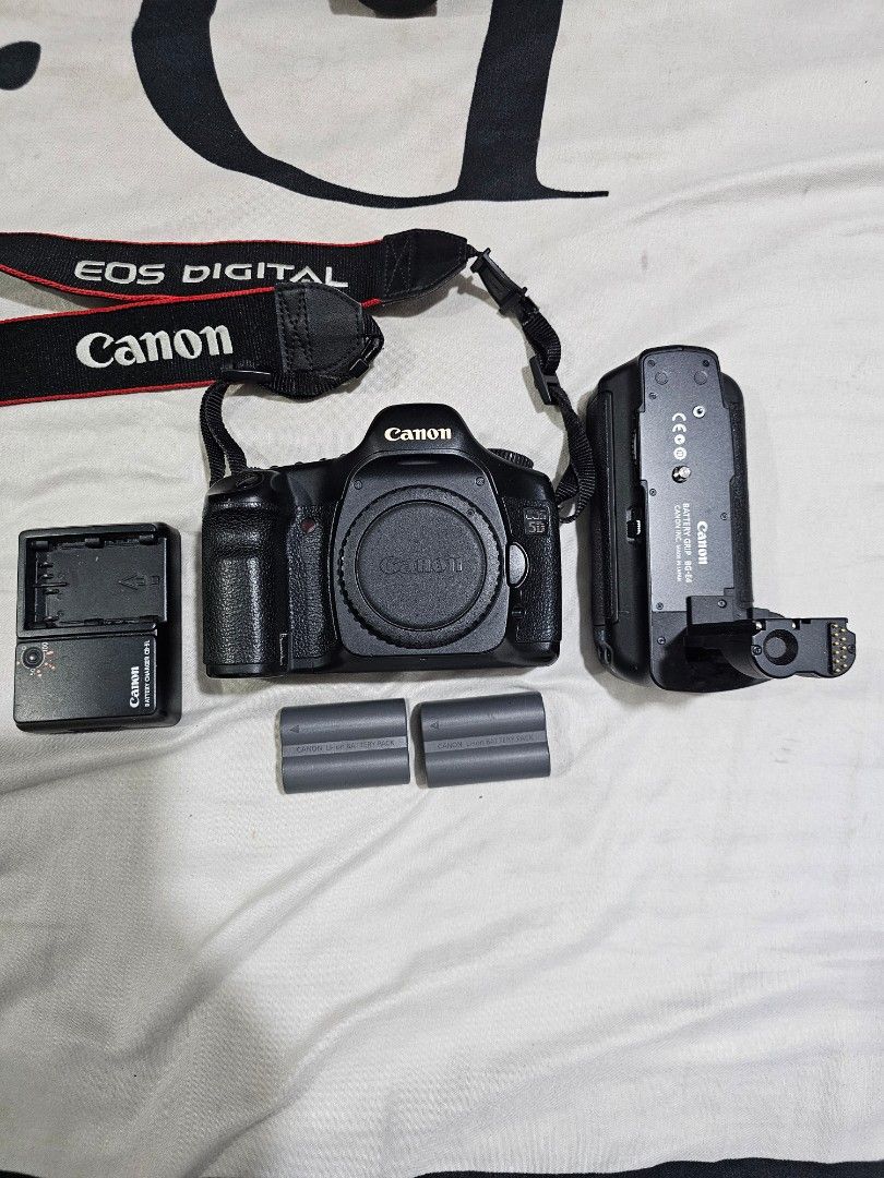 Canon 5d (Category: Cameras) located in Tagbilaran City. Submitted by lugarpogi (Listing ID 1374657734, Image 2). Description: In good condition Canon 5d only with orig.battery grip,Canon strap 1 Charger,2Batteries & orig box..