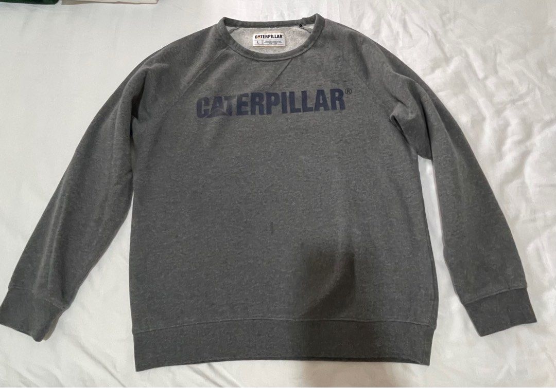 CATERPILLAR CREWNECK SWEATSHIRT (Category: Coats, Jackets and Outerwear) located in Cavite. Submitted by natdnss (Listing ID 1374561152, Image 1). Description: .