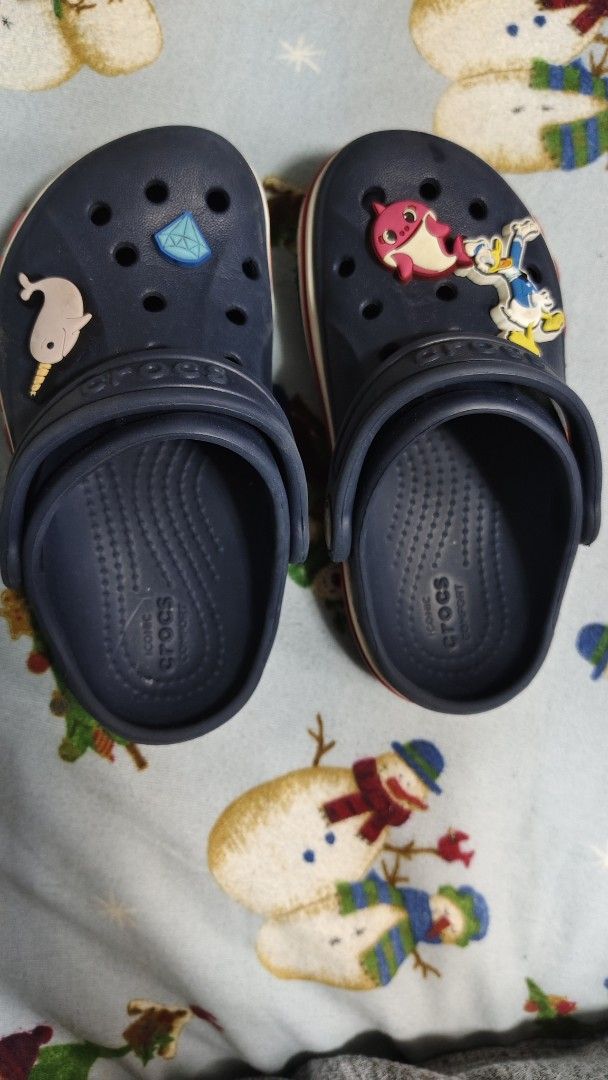 crocs c9 (Category: Babies & Kids Fashion) located in Manila. Submitted by tes07 (Listing ID 1374624690, Image 3). Description: crocs c9 well used need cleaning lang.