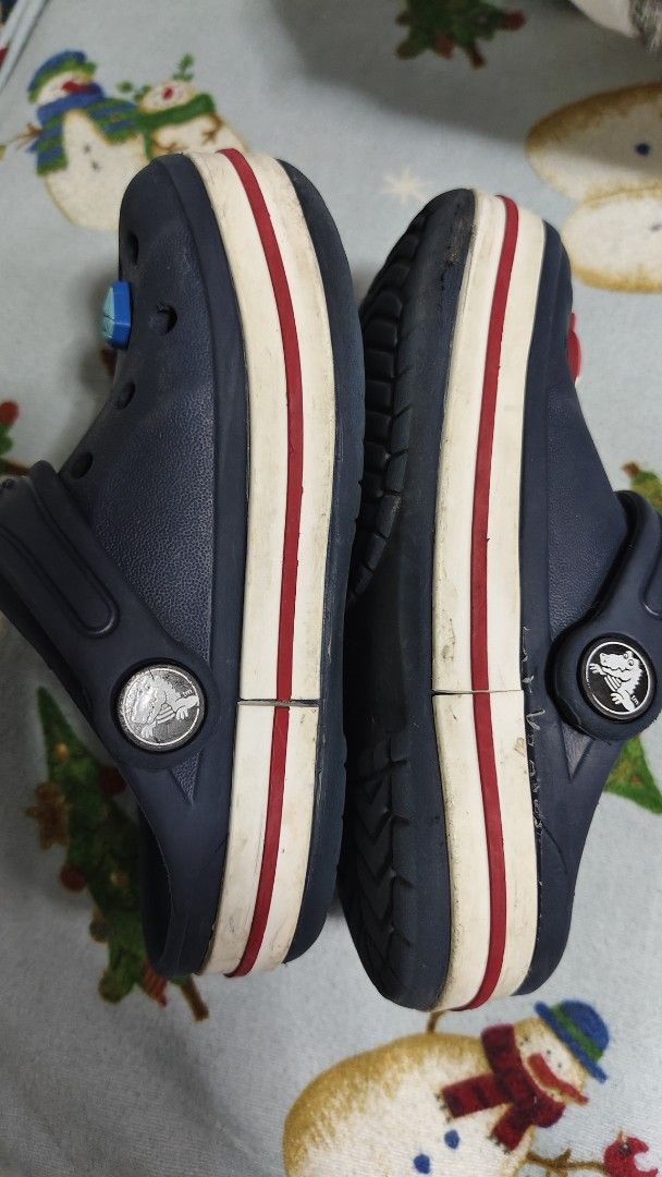 crocs c9 (Category: Babies & Kids Fashion) located in Manila. Submitted by tes07 (Listing ID 1374624690, Image 1). Description: crocs c9 well used need cleaning lang.