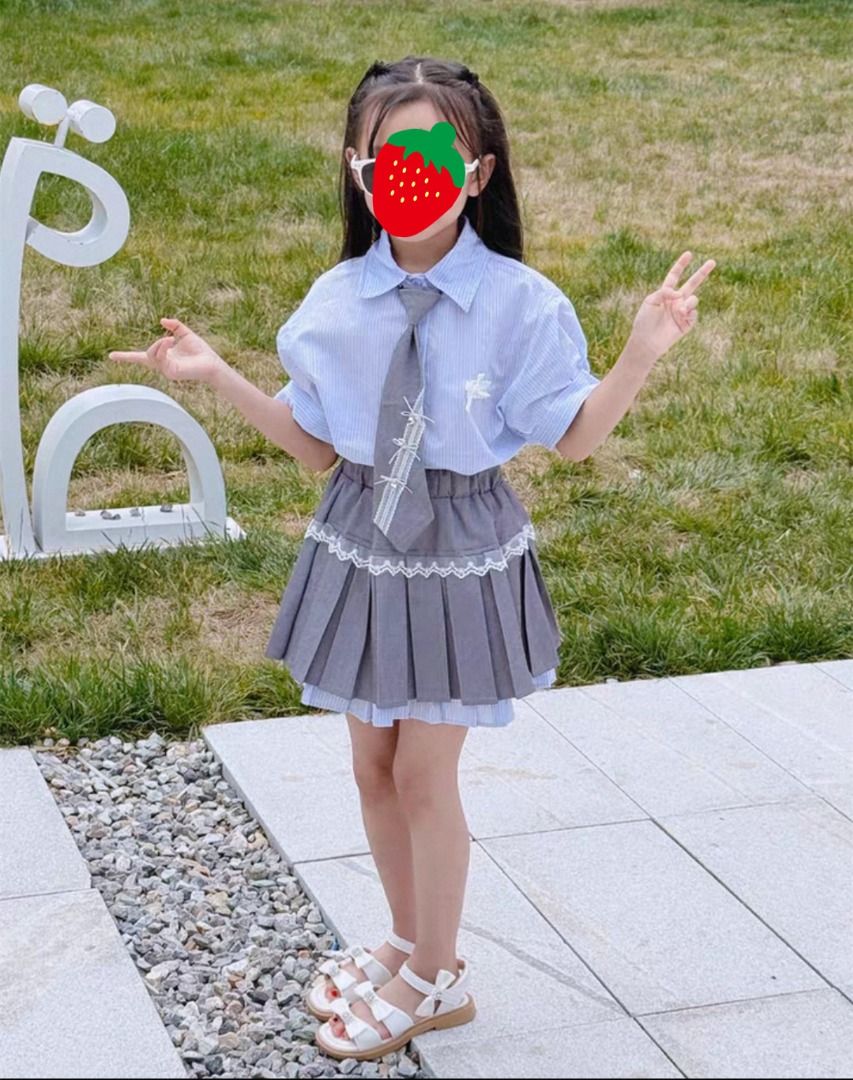 由 bonmay (刊登 ID 1374659144，圖片 2) 提交，位於 台南市 (Tainan) 的 Daphne/達芙妮專櫃正品2025夏季新款童鞋 經典舒適兒童軟底沙灘鞋小女孩夢幻甜美公主鞋 全新清倉特價 挑戰最低價 (類別：嬰兒及兒童流行時尚)，說明：賣得很好賣得很快~~ 隨時可能斷貨!來不及更新 下標前請先詢問庫存,謝謝!! 賣場內賣的都是專櫃正品全新的商品 以原價約2-3折左右出清 代購的利潤非常低 對鞋子尺寸有任何問題 請事先與我溝通清楚 鞋子實在沒利潤空間因為尺寸問題做退換 正品鞋盒可能會因庫存或寄送過程產生擠壓變形 也請買家多多包涵 出貨前一定嚴格檢查鞋子 如客人有發現瑕疵問題絕對是無條件做退換 我以最誠摯的心服務客人 也期望客人們看清楚商品想清楚再下標 需要更詳細資料,歡迎盡情提問,不用客氣,等您喔~ 品牌名稱：Daphne/達芙妮 產品參數: 風格 公主 品牌 Daphne/達芙妮 流行元素 蝴蝶結 配皮材質 PU 尺碼 29碼 35碼 27碼 32碼 28碼 