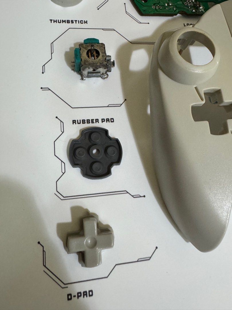DIY Framed Sega Dreamcast Controller Tear down63108480442242111
