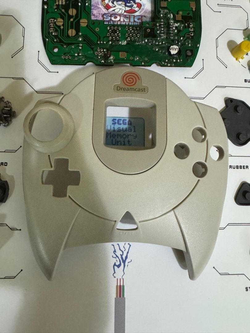 DIY Framed Sega Dreamcast Controller Tear down63108480442242114