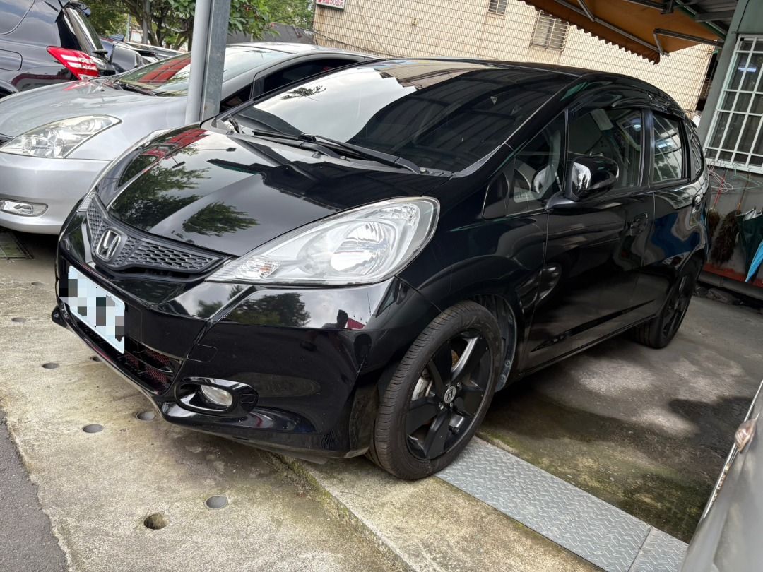 由 dct1198 (刊登 ID 1374629719，圖片 1) 提交，位於 新北市 (New Taipei) 的 實車實價可分期FIT頂級VTiS節能代步小車 (類別：汽車出售)，說明：2013出廠 FIT 1.5頂級VTiS 精品節能代步小車，輕巧省油靈活好停車 後座打平可客貨兩用超大魔術空間 新車一手至今僅跑9萬公里 原漆原鈑件完美車況，稀有釋出 實車實價可分期輕鬆擁有 預約看車0939707062 宋岳霖 店長 買車賣車就是要找"新好自動車" 新北市土城區金城路一段118-8號(土城醫院旁)。
