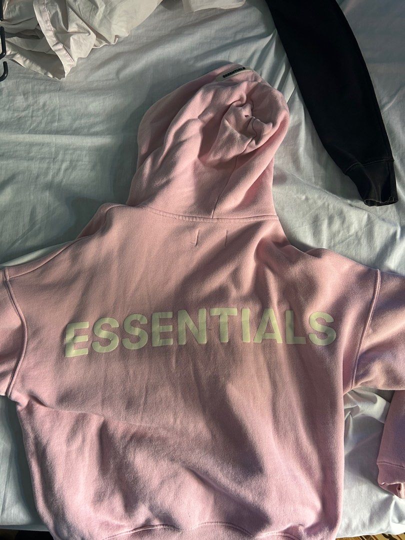 FOG Essentials 3M Hoodie (off/auth) (Category: Coats, Jackets and Outerwear) located in Manila. Submitted by vincent__12 (Listing ID 1374562239, Image 1). Description: 20.5x24 1000 or name ur price Need to declutter Good Condition.