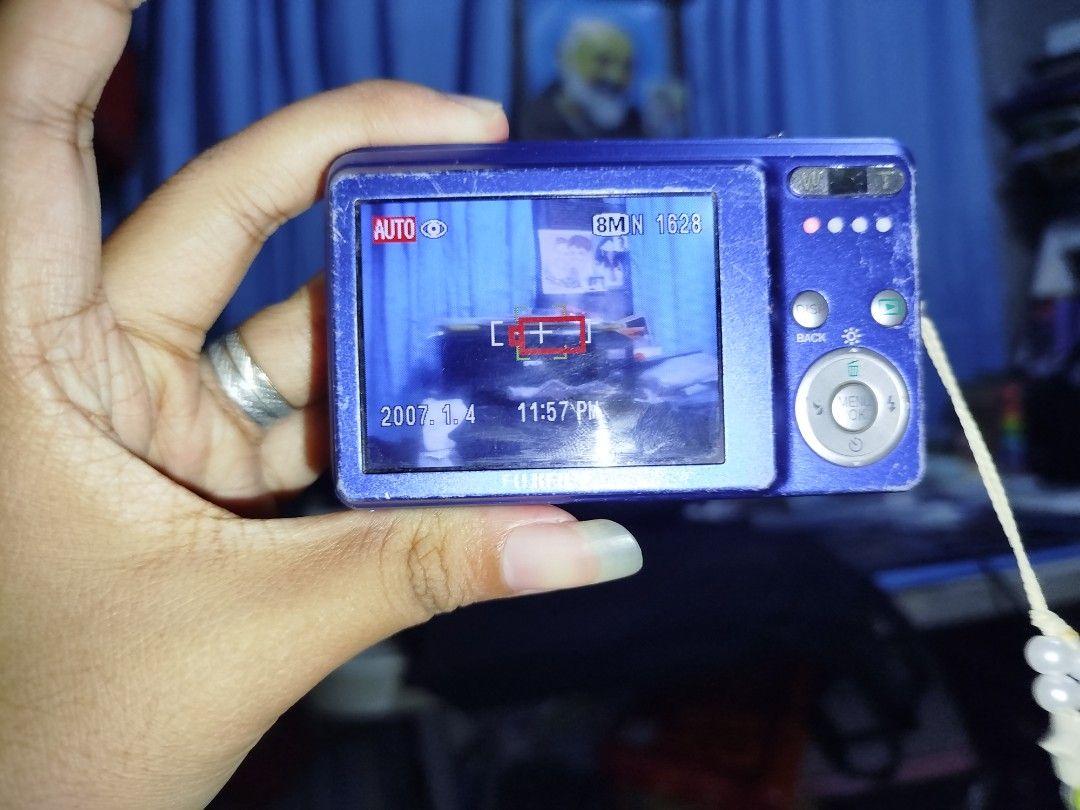 Fujifilm Finepix J12 (Category: Cameras) located in Legazpi City. Submitted by yeurymors (Listing ID 1374593802, Image 3). Description: 📷 Fujifilm Finepix J12 💸 individual price — 800 na lang 🍉body condi 7/10 🍉 flash working 🍉 zoom in & out working 🍉 all buttons working 🗒️: issue — nagkakaline sometimes sa output pag daylight, but it doesn’t have one at night (see photos). repairable siyaaa, did not have the time lang. inclusion: ☀️ unit ☀