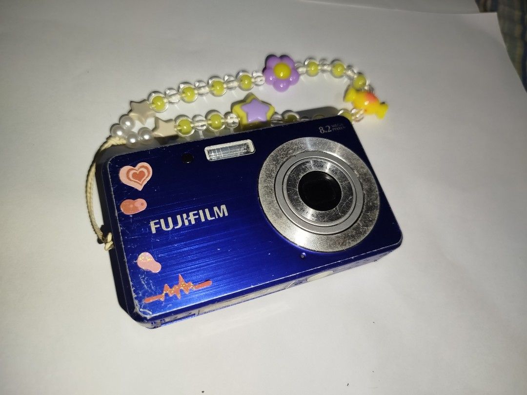 Fujifilm Finepix J12 (Category: Cameras) located in Legazpi City. Submitted by yeurymors (Listing ID 1374593802, Image 2). Description: 📷 Fujifilm Finepix J12 💸 individual price — 800 na lang 🍉body condi 7/10 🍉 flash working 🍉 zoom in & out working 🍉 all buttons working 🗒️: issue — nagkakaline sometimes sa output pag daylight, but it doesn’t have one at night (see photos). repairable siyaaa, did not have the time lang. inclusion: ☀️ unit ☀