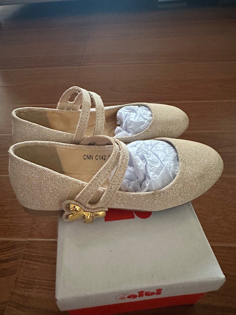 Gibi Kids shoes (size 28) (Category: Babies & Kids Fashion) located in Quezon City. Submitted by loricashei (Listing ID 1374593028, Image 3). Description: Size 28 5-6 yrs old when used.