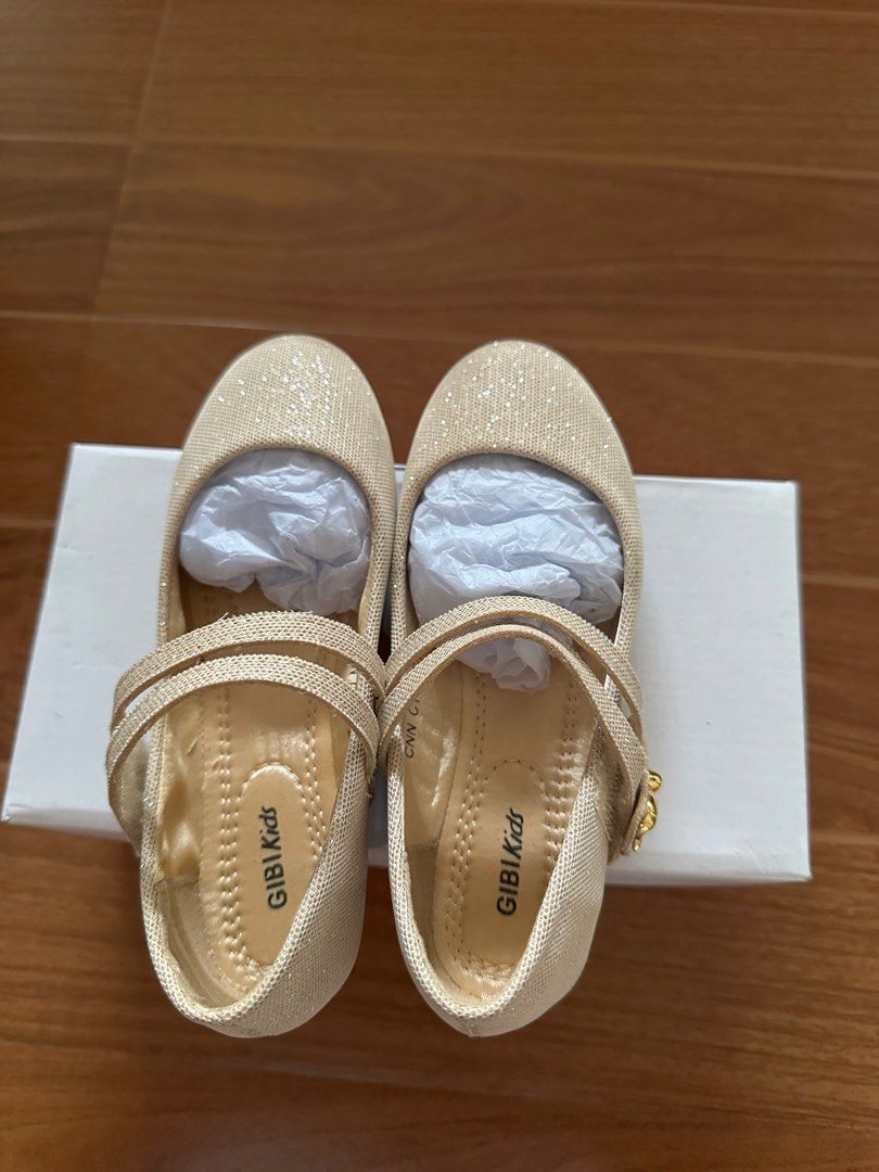 Gibi Kids shoes (size 28) (Category: Babies & Kids Fashion) located in Quezon City. Submitted by loricashei (Listing ID 1374593028, Image 2). Description: Size 28 5-6 yrs old when used.