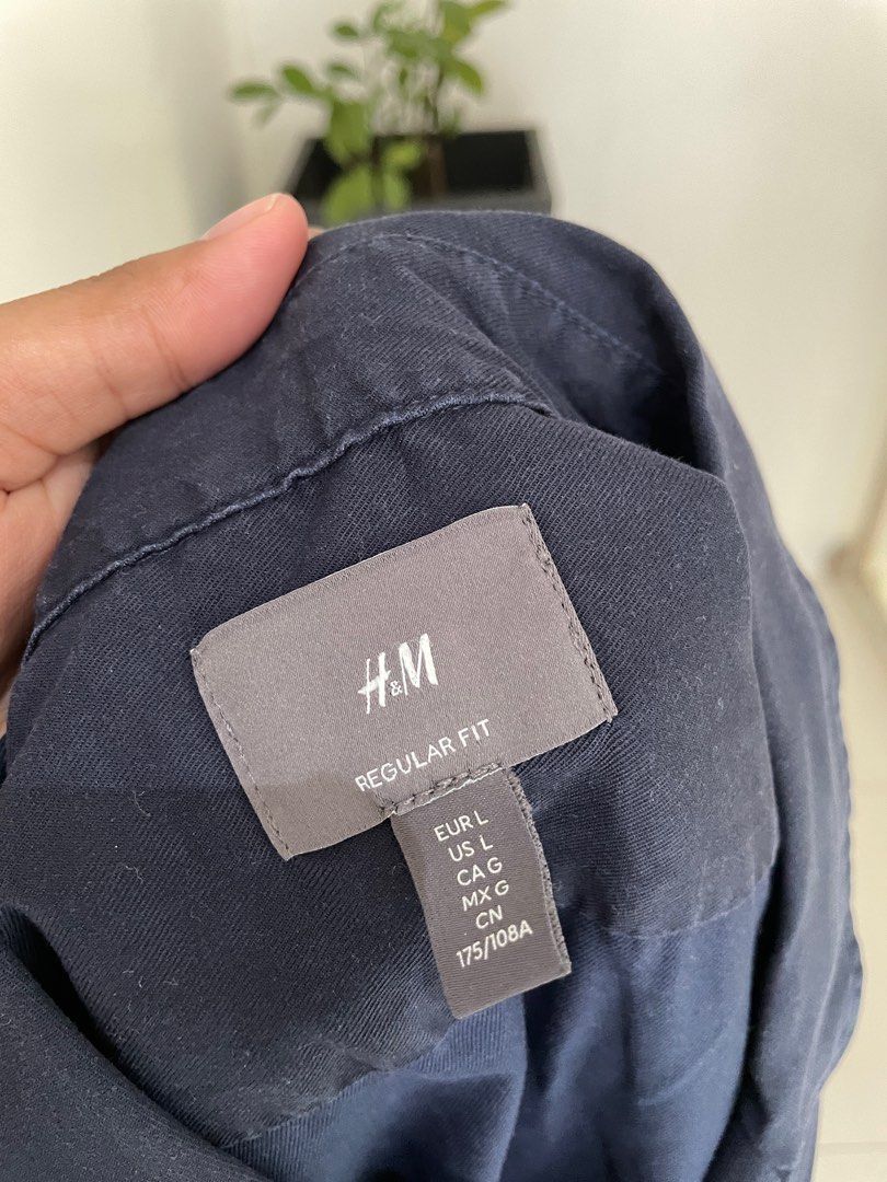 H&M button down polo (Category: Tshirts & Polo Shirts ) located in Binan City. Submitted by vintagedrops (Listing ID 1374640883, Image 2). Description: 28x23 Excellent condition 400 pesos only!.