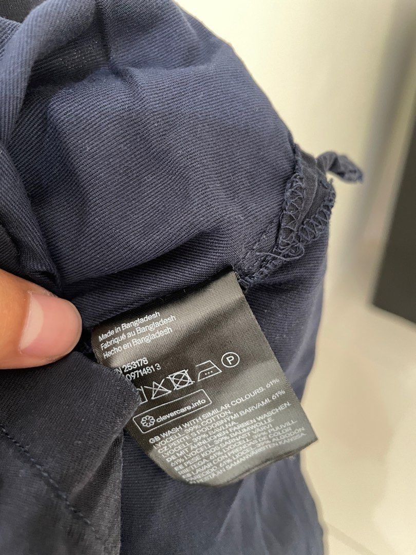 H&M button down polo (Category: Tshirts & Polo Shirts ) located in Binan City. Submitted by vintagedrops (Listing ID 1374640883, Image 3). Description: 28x23 Excellent condition 400 pesos only!.