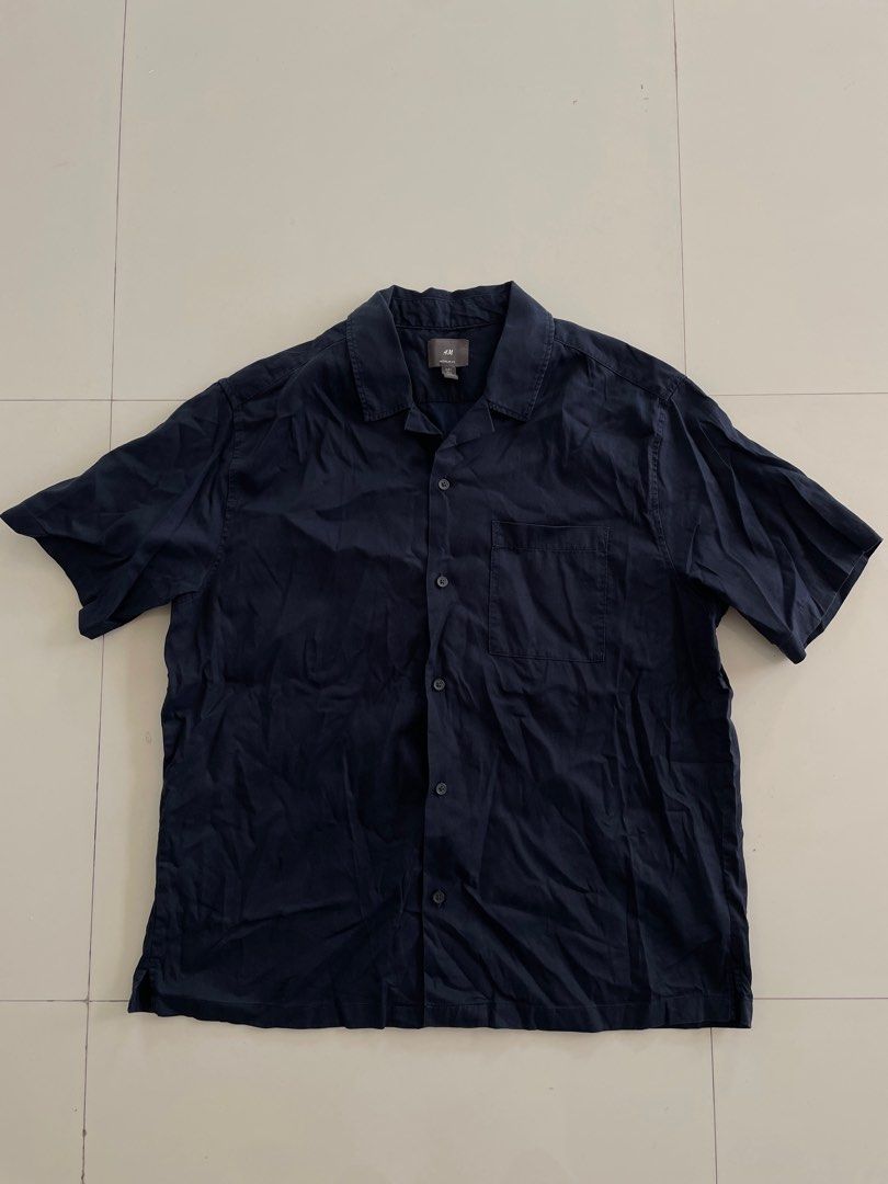 H&M button down polo (Category: Tshirts & Polo Shirts ) located in Binan City. Submitted by vintagedrops (Listing ID 1374640883, Image 1). Description: 28x23 Excellent condition 400 pesos only!.