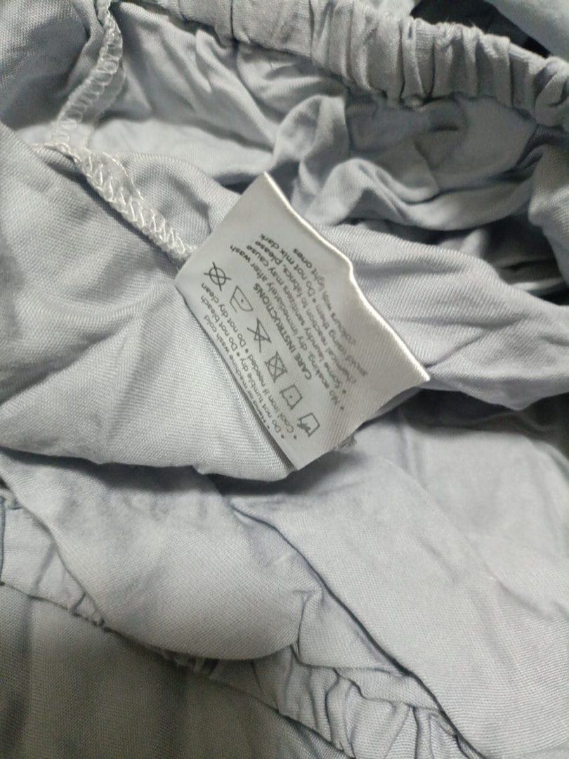 Hooga Tencel Queen Duvet Cover + Bedsheet + Pillowcase + Bolster Case (Category: Bedding & Towels) located in Singapore. Submitted by slnloo05371 (Listing ID 1374677463, Image 3). Description: Cooling tencel fabric. Still in new condition.