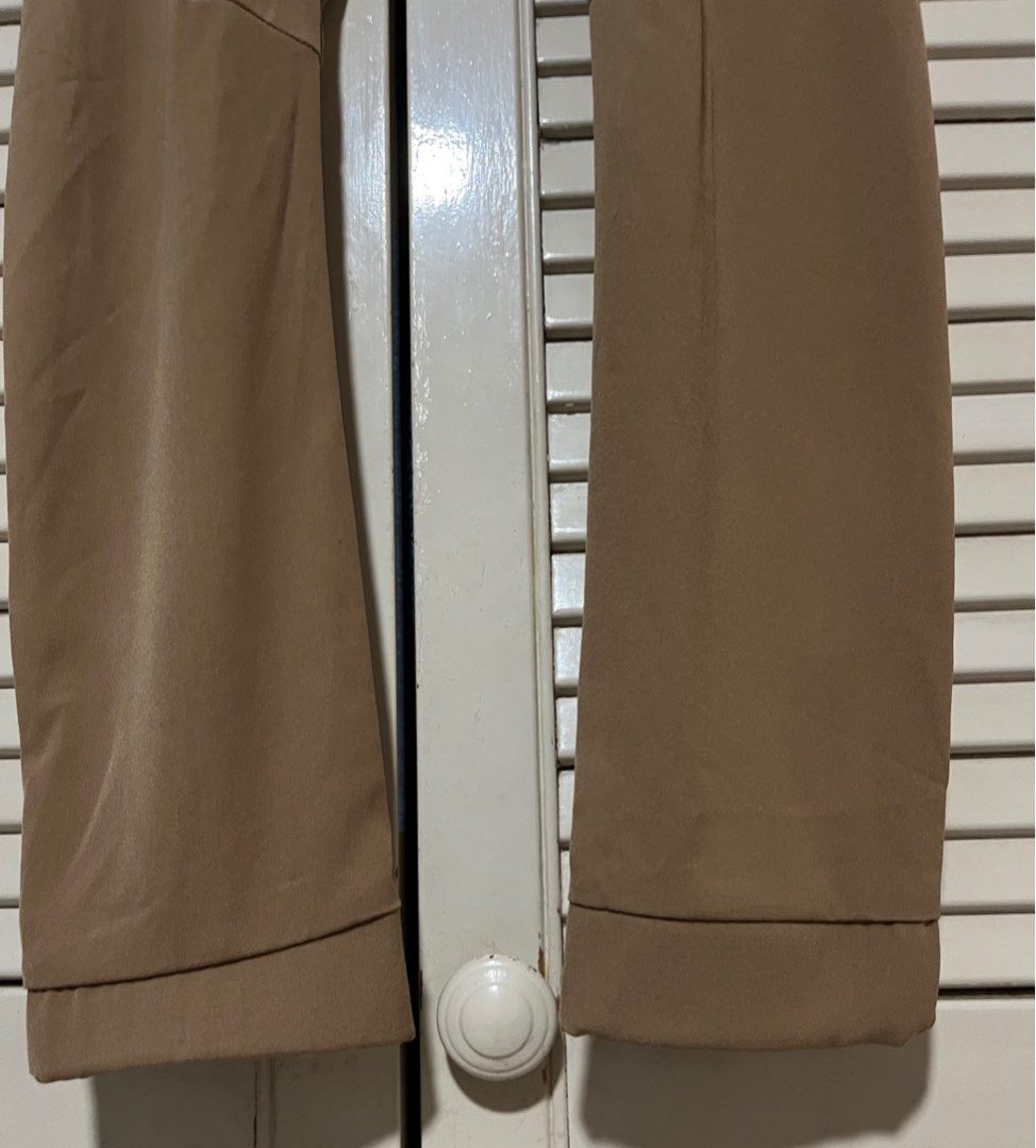 IGC ladies Pant (Category: Other Bottoms) located in Singapore. Submitted by matchatang (Listing ID 1374549013, Image 3). Description: This stylish pant are made from lightweight easy care and are adaptable to suit a range of body type. It has an elastic waist bands on both sides completed with sides pockets. Brand new not worn at all. Measurement: Waist 38 cm Hip. 46 cm Length 95 cm.