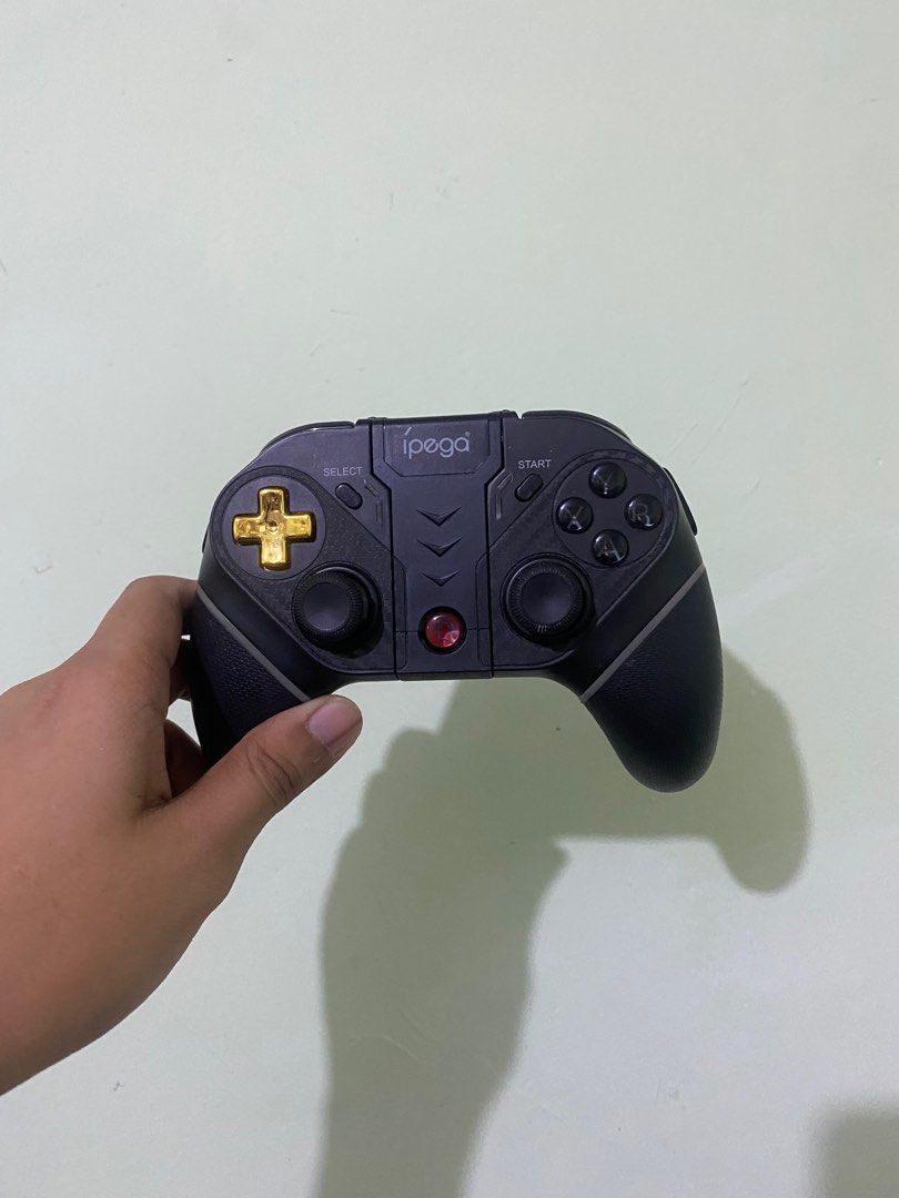 IPEGA PG-218 GOLD SOLDIER (Category: Controllers) located in Batac City. Submitted by yagenn (Listing ID 1374570707, Image 1). Description: .