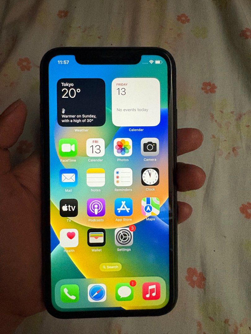 Iphone 11 64gb Factory Unlocked (Category: iPhone 11 Series) located in Manila. Submitted by regualkaryl (Listing ID 1374673692, Image 3). Description: For sale: Iphone 11 64gb Factory Unlocked All working po, napalitan lang yung battery and may visible na iilang white dots sa screen. offer and tawad lang po kayo, madali naman akong kausap. Manila Area! Willing to meet halfway/deliver (around manila lang po sana) .