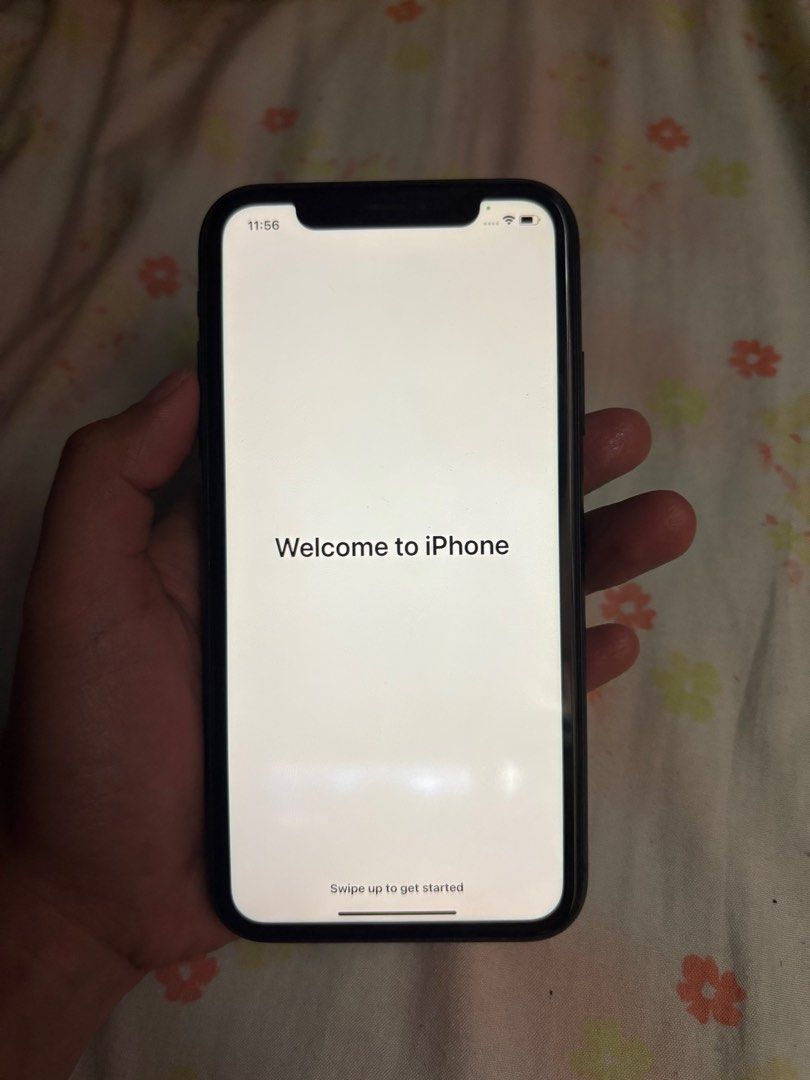 Iphone 11 64gb Factory Unlocked (Category: iPhone 11 Series) located in Manila. Submitted by regualkaryl (Listing ID 1374673692, Image 2). Description: For sale: Iphone 11 64gb Factory Unlocked All working po, napalitan lang yung battery and may visible na iilang white dots sa screen. offer and tawad lang po kayo, madali naman akong kausap. Manila Area! Willing to meet halfway/deliver (around manila lang po sana) .