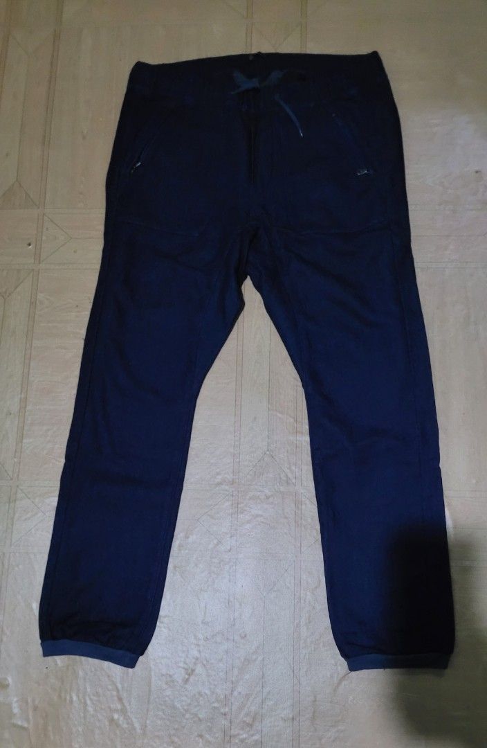 John Varvatos mens jogger pants (Category: Joggers) located in Mandaluyong City. Submitted by Mackoy23 (Listing ID 1374693242, Image 2). Description: almost new condition Size 32 on tag ( can fit up to size 36) Garterized waitband No issue Item coming from Mandaluyong.