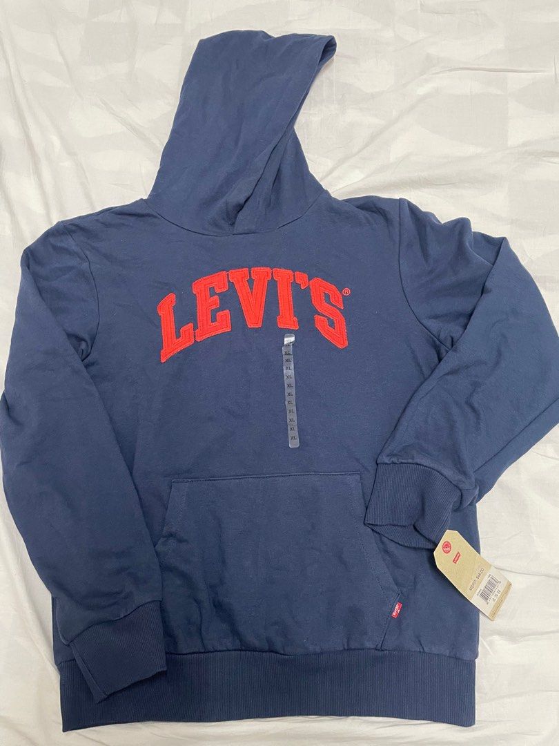 Levi's navy blue hoodie (Category: Coats, Jackets and Outerwear) located in Pateros City. Submitted by rdrd23 (Listing ID 1374653909, Image 2). Description: Original Levi's hoodie Never been used!! Mag tag price pa $48 dollars orig price 1,500.00 nalang po Rfs: hindi kasya sa akin.