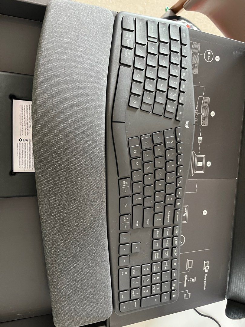 Logitech Keyboard ERGO K860 (Category: Computer Keyboard) located in Singapore. Submitted by dora.tao (Listing ID 1374528184, Image 3). Description: Only use 1-2 times.