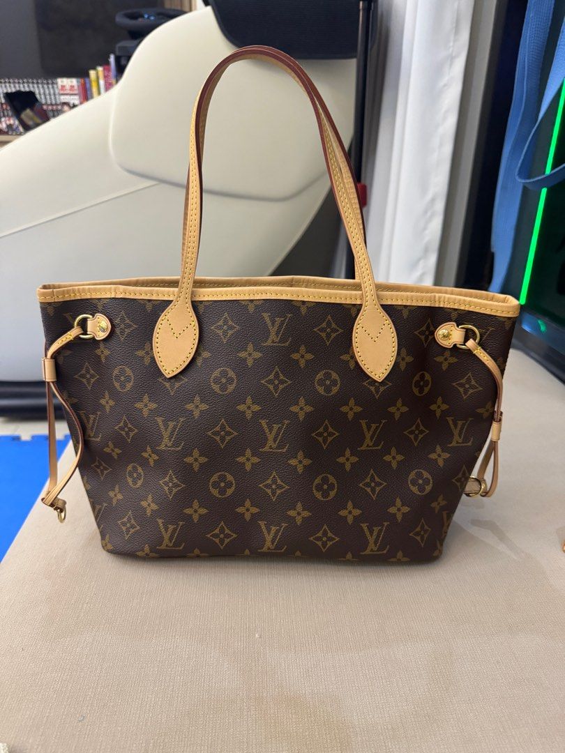 LV Neverfull Monogram PM (Category: Luxury Bags & Wallets) located in Manila. Submitted by joyceduena57693 (Listing ID 1374572974, Image 3). Description: 💯AUTHENTIC. Used once only. .
