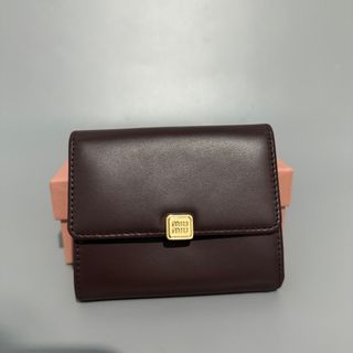 (Category: ) located in . Submitted by luckygirlshopaholic (Listing ID 1374583739, Image 1). Description: .