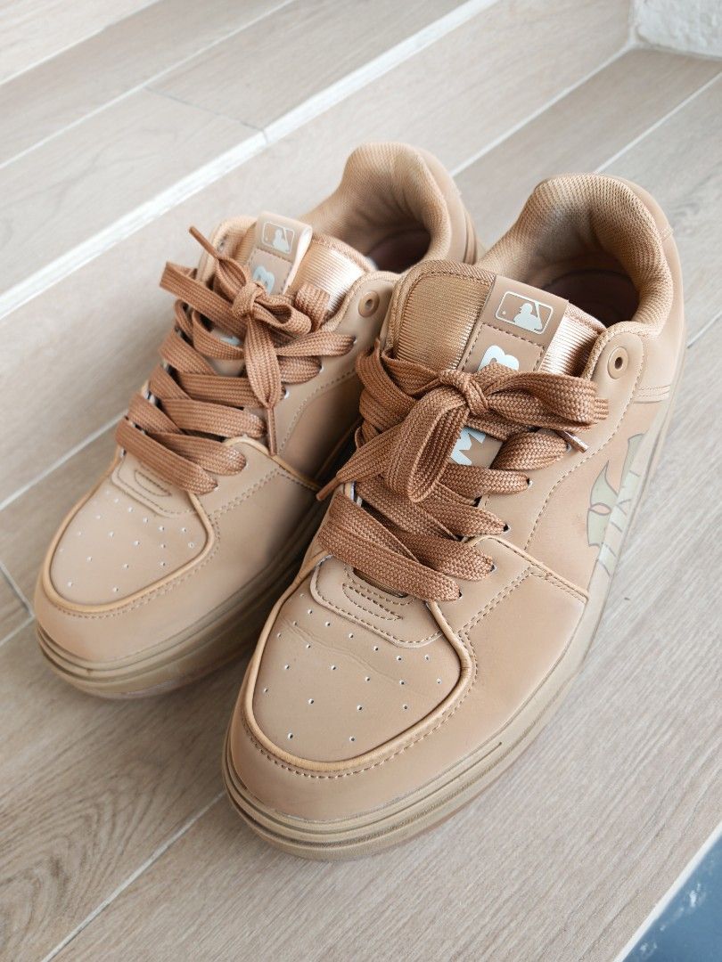 MLB (Category: Sneakers & Footwear) located in Singapore. Submitted by cherry29lee (Listing ID 1374579724, Image 3). Description: Just wear once，come with box，original price $159.
