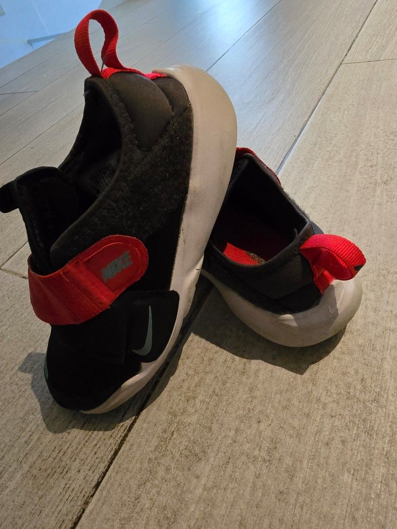 Nike Flex Advance Kids Shoes (Category: Babies & Kids Fashion) located in Valenzuela. Submitted by lgenn (Listing ID 1374612904, Image 2). Description: With signs of usage. Sticker in front (right shoe) starting to peel. See last pic. With box Size 13c.