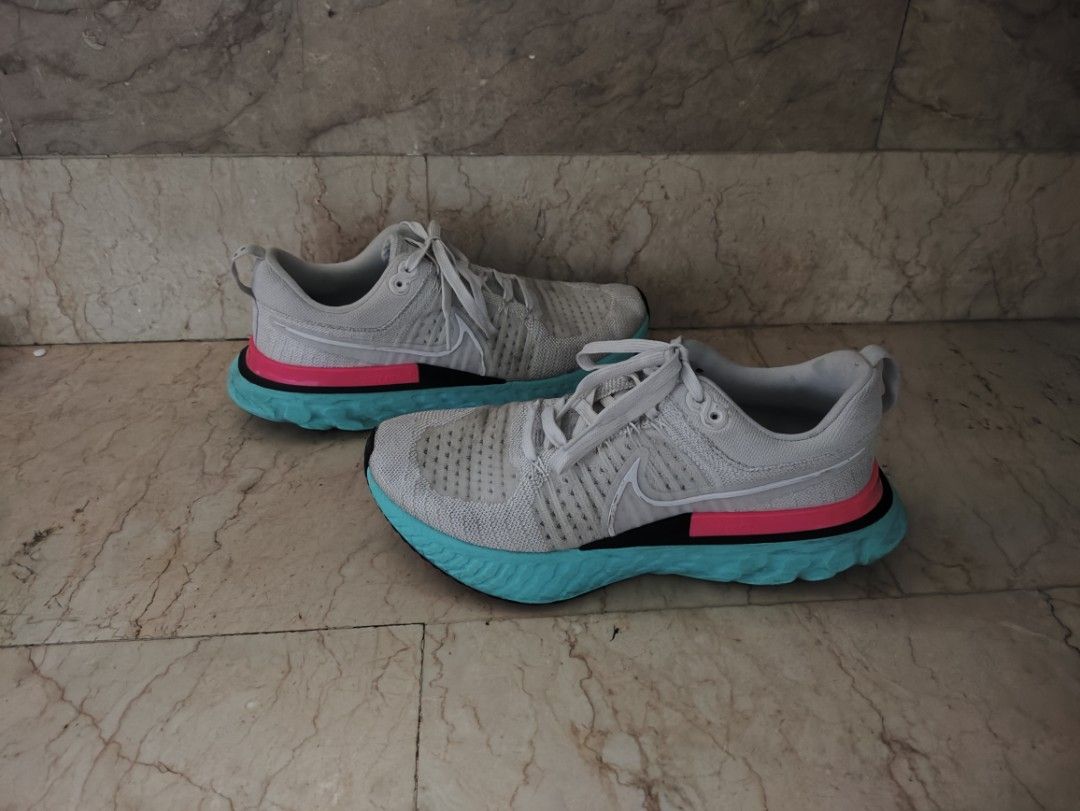 Nike Infinity React (Category: Sneakers) located in Balagtas. Submitted by prestocream1994 (Listing ID 1374587005, Image 1). Description: Legit size 9 used no box.