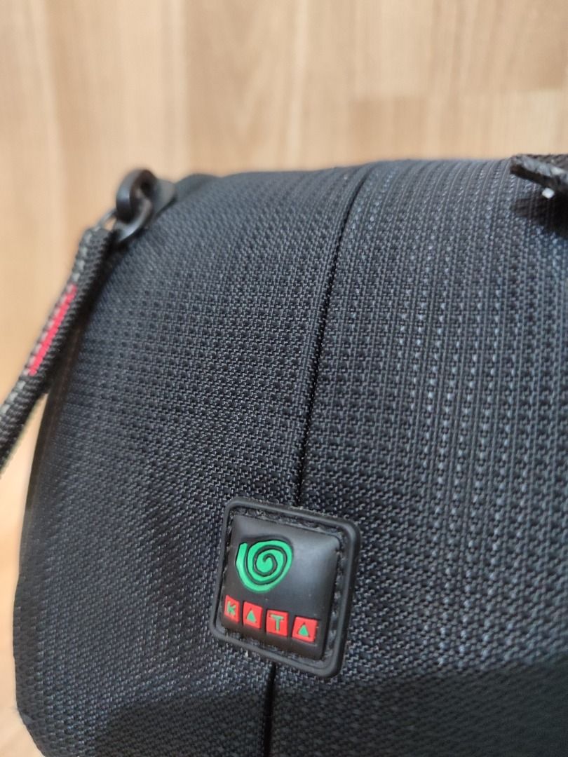 Original Kata Lens/Camera bag (Category: Camera Bags & Carriers) located in Quezon City. Submitted by glempol-1 (Listing ID 1374580043, Image 2). Description: Camera / Lens Bag original Kata Good as new.