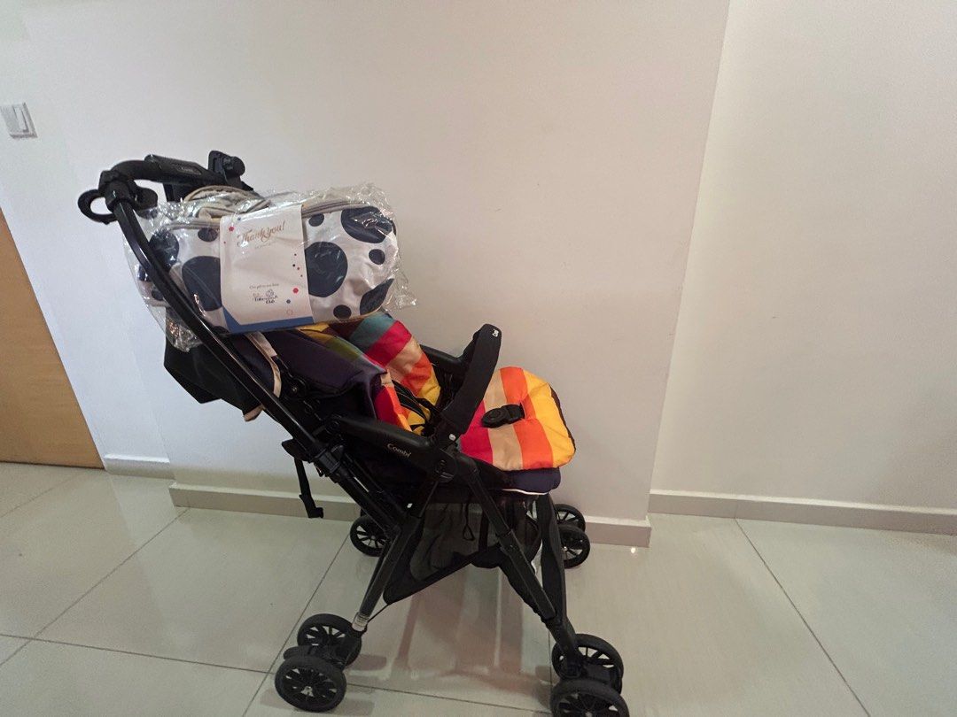 Combi Stroller /Pram (Category: Strollers) located in Singapore. Submitted by miaoqun (Listing ID 1374595907, Image 2). Description: Comes with brand new comforter and pouch as shown in picture .