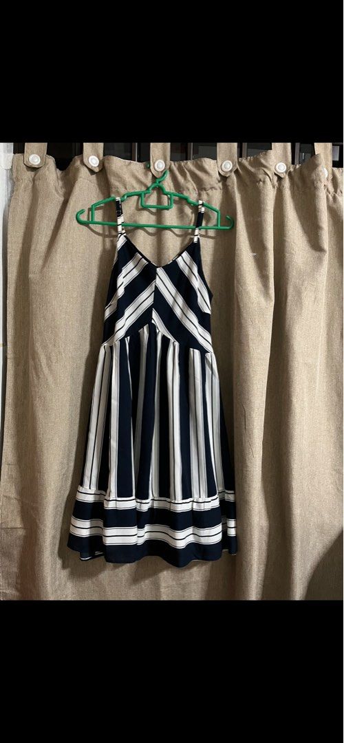 Preloved dresses (Category: Garage sale) located in Singapore. Submitted by justbehappy2day (Listing ID 1374640165, Image 1). Description: Price ranges from $4 to $15 Mostly in xs or s sizes (except 1st pc in M).