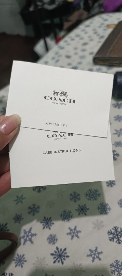 Purse (Category: Purses & Pouches) located in San Juan City. Submitted by justrandomstuff1988 (Listing ID 1374678216, Image 3). Description: Slightly used Coach Wallet/Purse been with me for 5 years bihira ko magamit.