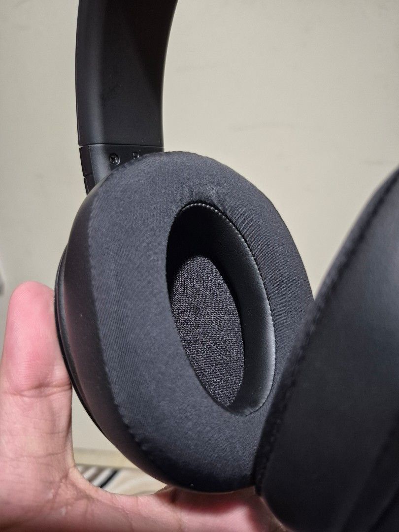 Razer RZ04-0375 (Category: Headphones & Headsets) located in Singapore. Submitted by amendozaj07588 (Listing ID 1374650748, Image 2). Description: Selling my Razer Wired Headset CONFIRMED Never been used. Box was thrown out coz suppose to send internationally but got other plans. WYSIWYG. $50 Meet up at Jurong Point mall.