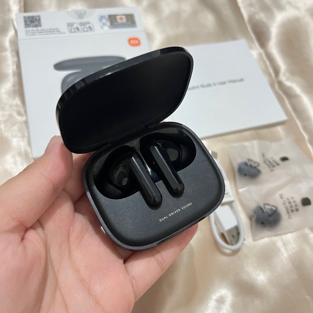 Redmi buds 6 (Category: Earphones) located in Cavite. Submitted by vantebles (Listing ID 1374648119, Image 2). Description: Rfs: wont be using it anymore. Too many earphones dalawa lang tenga hehe Mod: flash express / lalamove Mop: gcash / seabank.