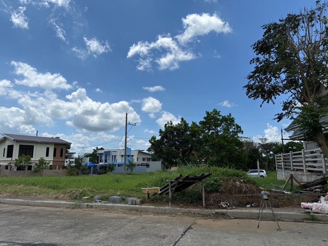 Royal Tagaytay Estate (Category: Lot) located in San Pedro. Submitted by surftoshopbyarlyn_ (Listing ID 1374588432, Image 2). Description: Lot only 198sqm Royal Tagaytay Estate .