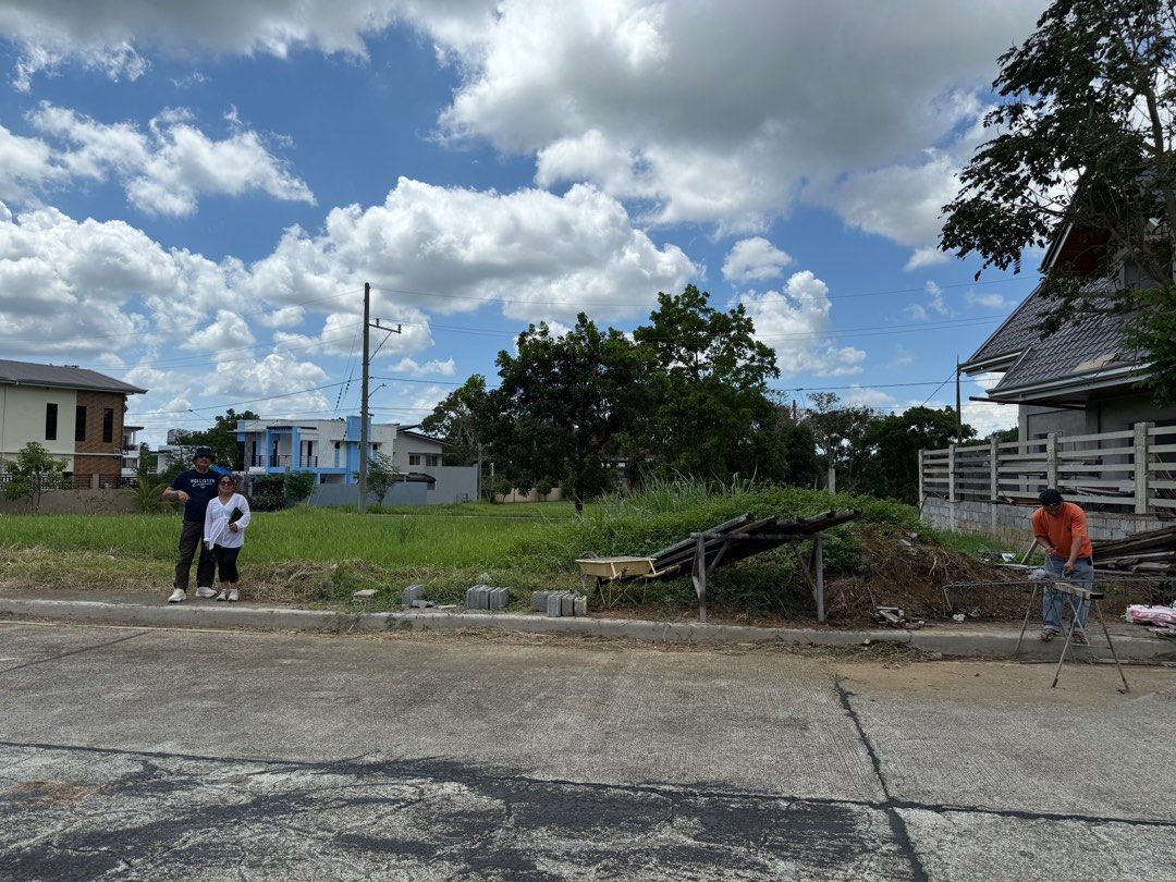 Royal Tagaytay Estate (Category: Lot) located in San Pedro. Submitted by surftoshopbyarlyn_ (Listing ID 1374588432, Image 3). Description: Lot only 198sqm Royal Tagaytay Estate .