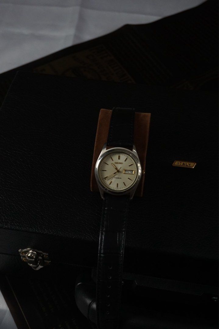 H357 Seiko H557 Manual Seiko Vintage Titanium Silver-Gold Dial