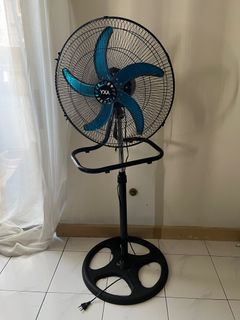 (Category: ) located in . Submitted by yeeezzat (Listing ID 1374548939, Image 1). Description: .