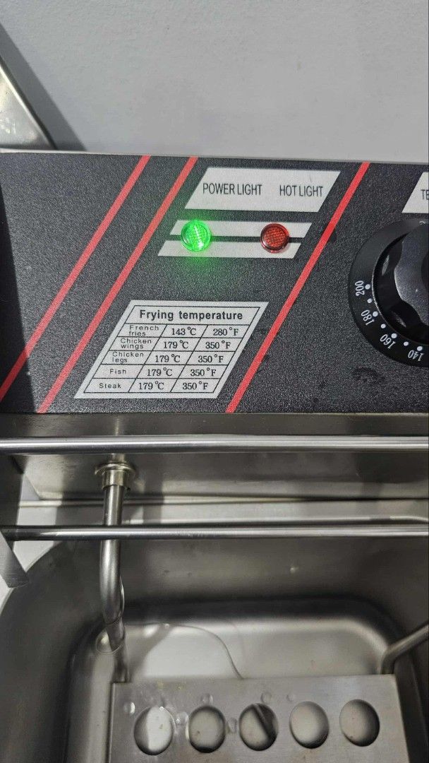 Single Deep fryer 6Liters (Category: Cookware & Accessories) located in Manila. Submitted by kenyuki2159 (Listing ID 1374581069, Image 2). Description: 6Liters capacity used for the bazaar but got an upgrade for 2 deep fryers Good condition.
