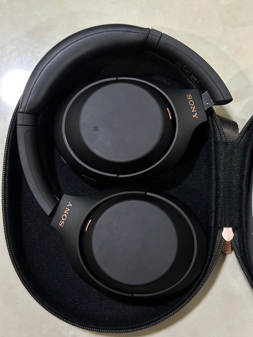 SONY WH-1000XM4 (Category: Headphones & Headsets) located in Singapore. Submitted by j.d3nn (Listing ID 1374629292, Image 3). Description: Worn less than 5 times Able to negotiate (No low balling ) Come with the original box and all the cables Bought at the start of the year, not using anymore..