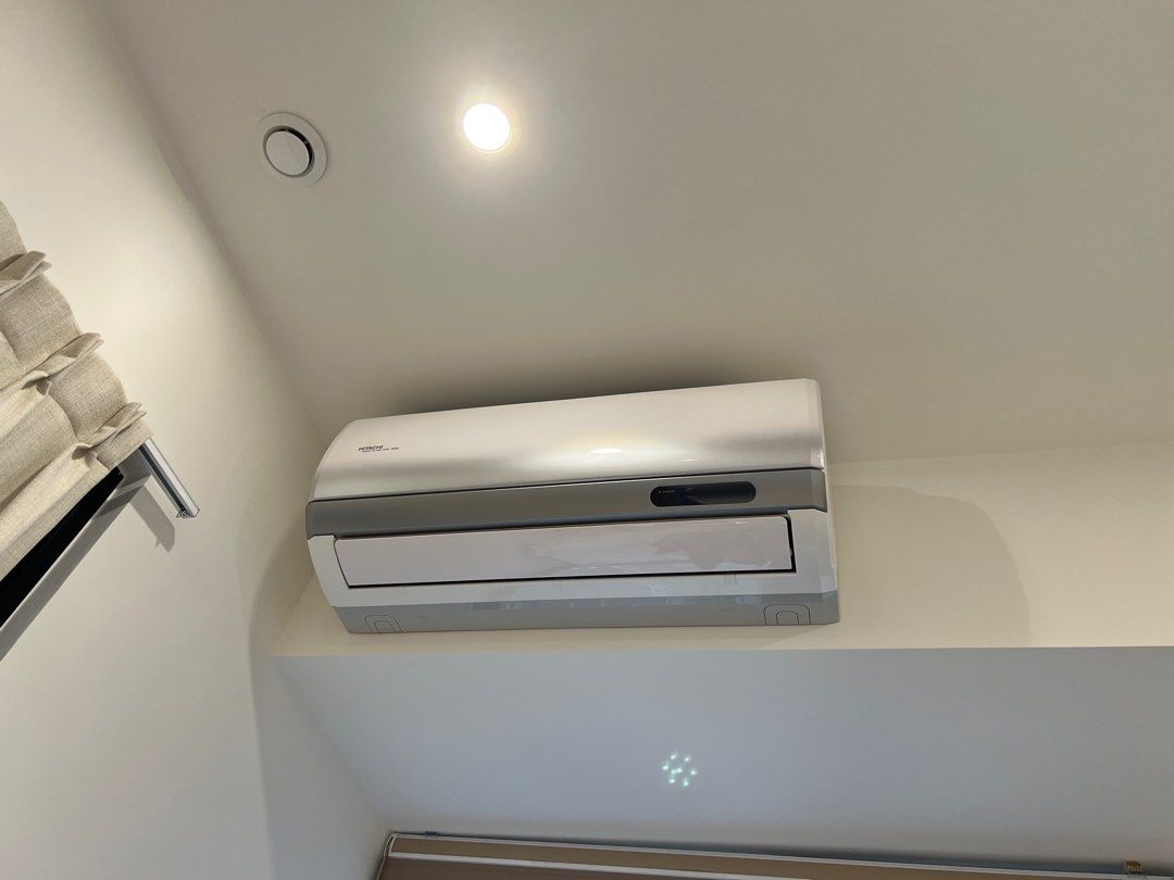 Test (Category: Everything Else) located in Singapore. Submitted by ccchen13 (Listing ID 1374602895, Image 3). Description: Sofa Fridge Aircon.